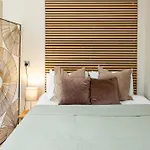 Studio Flat In South Kensington-Unique-Stylish