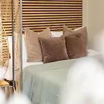Studio Flat In South Kensington-Unique-Stylish